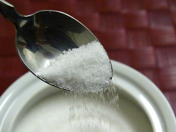 Uno de los hábitos saludables de alimentación recomendados por la OMS es reducir el consumo de azúcares libres 